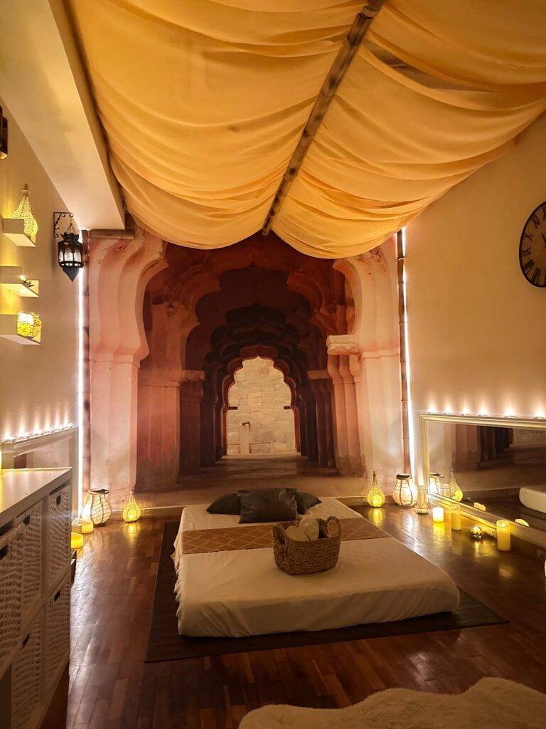Private massage room with Moorish arch and futon in Marbella