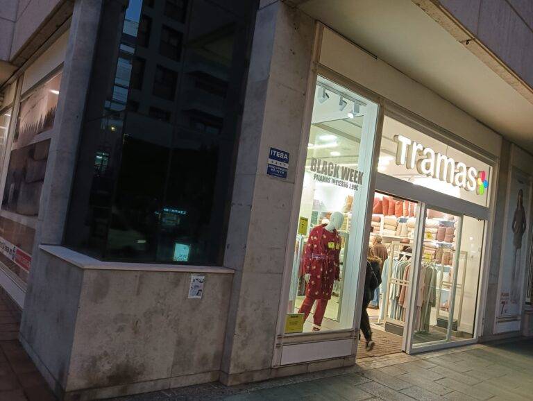 Step 1: The corner of Av. Ricardo Soriano 12 with the Tramas shop